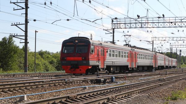 На СвЖД с 11 апреля запускают дополнительные летние электрички
