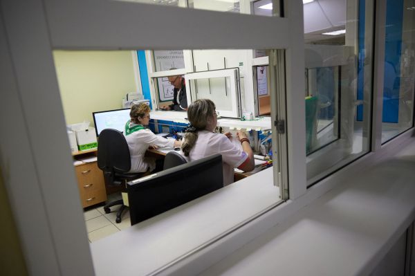 Работников розницы и медицины не хватает сегодня на свердловском рынке труда