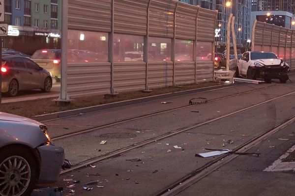 В Академическом из-за серьезной аварии встали трамваи