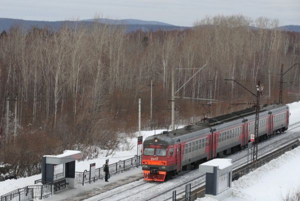 На СвЖД добавили рейсы электричек в праздничные выходные февраля