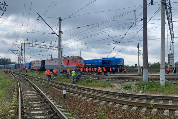 В Екатеринбурге сошел с рельсов электропоезд