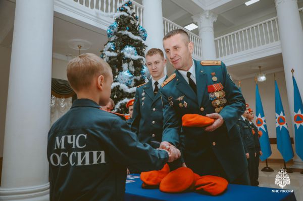 Торжество мужества и долга. В Уральском институте МЧС России отметили День спасателя и 35-летие ведомства