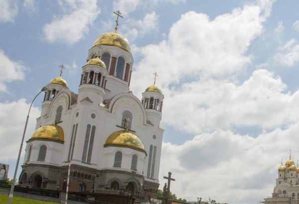 Ради селфи школьники утащили из Храма-на-Крови крест и рясу