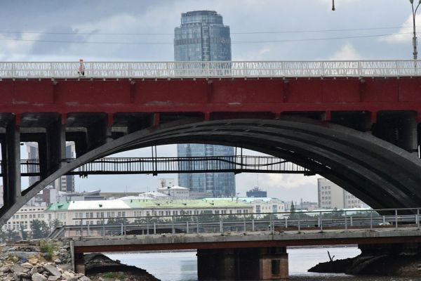 До 2028 года в Екатеринбурге могут построить 12 новых мостов через Исеть
