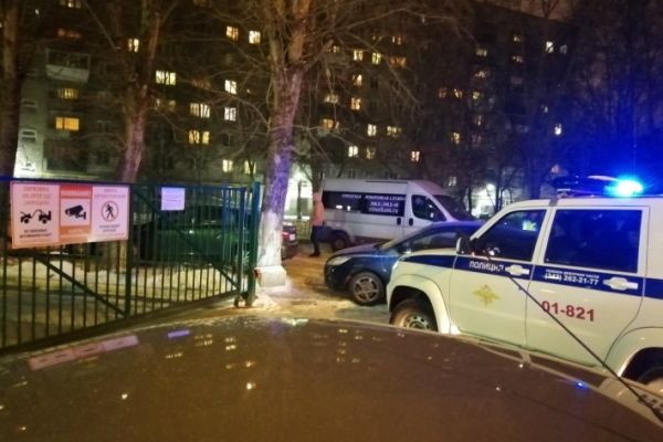 В Екатеринбурге машина переехала лежащего на дороге мужчину