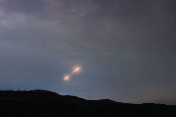 Ночью свердловчане заметили в небе странный светящийся объект. Разбираемся, что это было