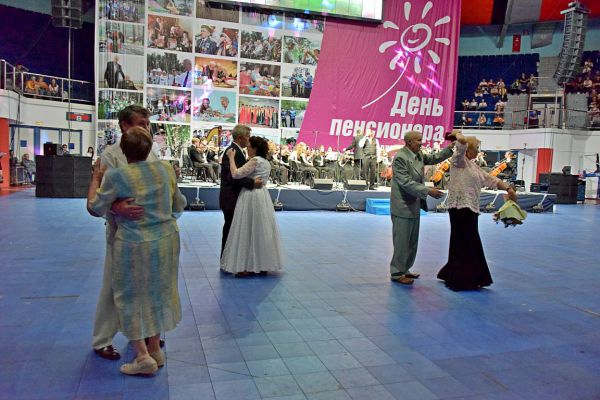 Социологи узнали, готовы ли современные бабушки посвятить себя внукам