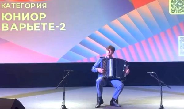 «Постоянно биться, чтобы чего-то достичь». Юный музыкант из Березовского победил в международном конкурсе-фестивале «Виват, баян».