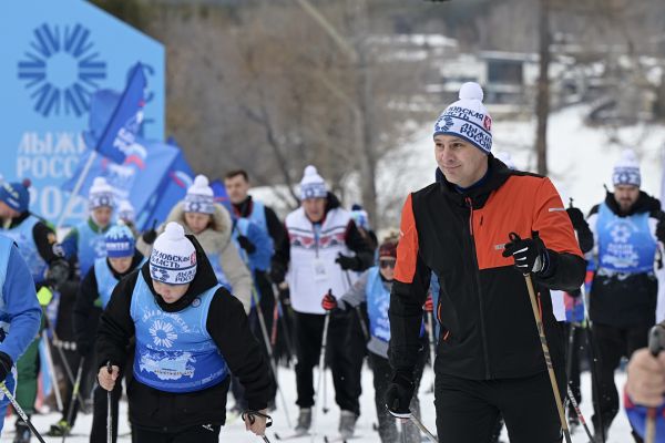 На старт гонки «Лыжня России»  вышли более 80 тысяч уральцев
