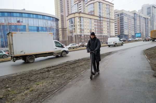 Свердловские депутаты будут бороться с электросамокатами