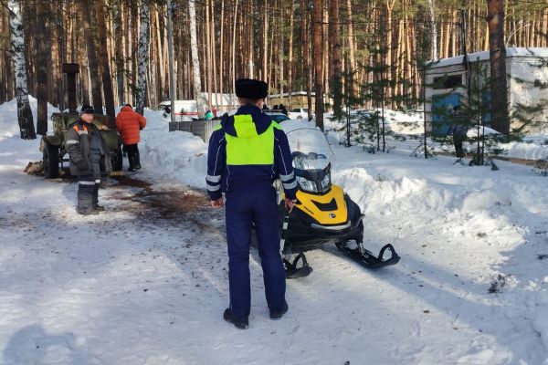 В Нижнем Тагиле водитель неисправного снегохода сбил девушку
