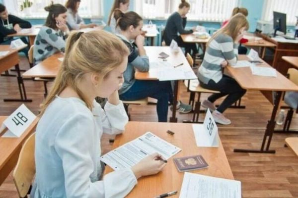 В 2026 году выпускные экзамены в школах начнутся на две недели позже