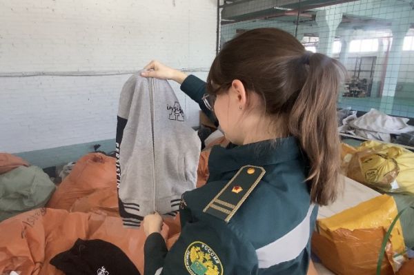 Екатеринбургские таможенники изъяли 20 тонн нелегальной одежды на 77 миллионов рублей