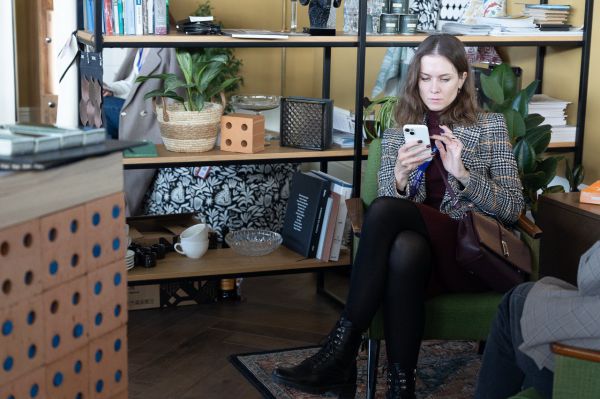 Женский подход к интерьеру и стремление к минимализму определяют облик современных квартир в столице Урала