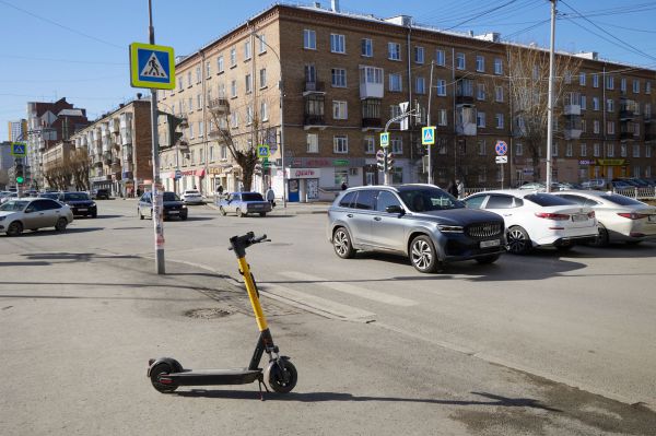 Врачи поставили на ноги пожилую петербурженку, сбитую самокатчиками в центре Екатеринбурга