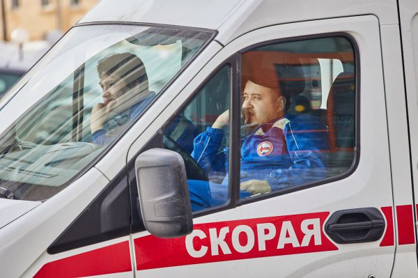 В Реже с памятника на трехлетнюю девочку упала 40-килограммовая плита