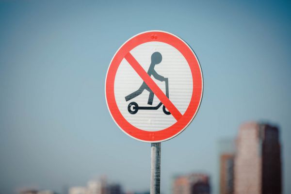 В уральской столице запретят движение самокатов еще на шести участках улиц