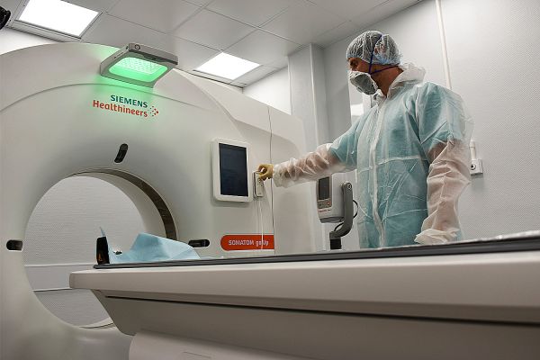 В больнице № 40 установили томограф для обследования пациентов с COVID-19. Он делает 64 снимка в секунду