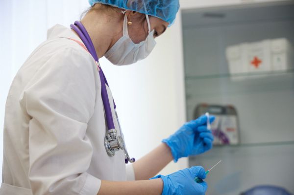 Свердловчанам упростили запись к врачу через мессенджер МАХ