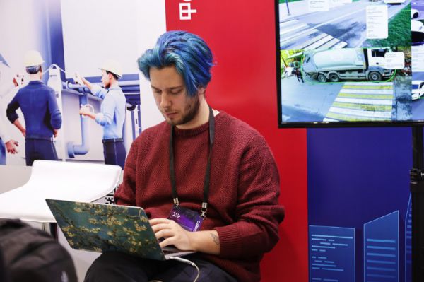 Тихий клик и вы свободны. Как искусственный интеллект меняет рабочий день свердловчан