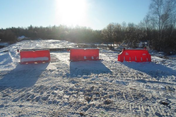 Трое уральцев пытались украсть фонари с моста