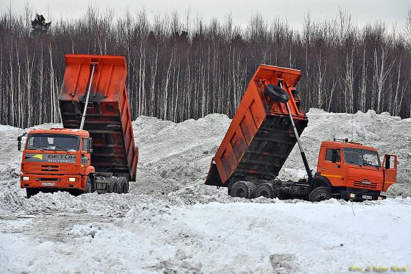 На Среднем Урале из-за снегопада дорожные службы находятся в режиме повышенной готовности