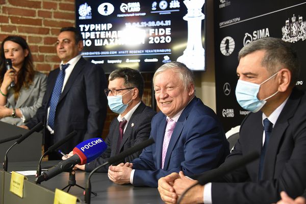 Отложенные партии: в Екатеринбурге возобновится Турнир претендентов ФИДЕ