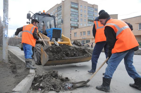 Умывается город