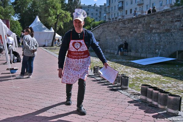 Фоторепортаж недели: кто стал главным по тарелочкам и где проведет каникулы мамонтенок Люба