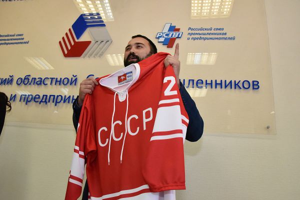 На кону форма Владислава Третьяка и пуанты Анастасии Горячевой: подведены итоги благотворительного интернет-аукциона