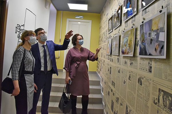 Из красной зоны: журналисты представили лучшие кадры о работе врачей в пандемию