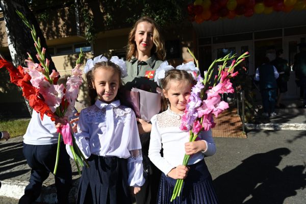 Эксперты узнали, сколько готовы потратить родители на букеты учителям 1 сентября