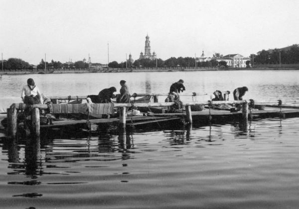 Центр «Март» собирает архивные фото городского пруда