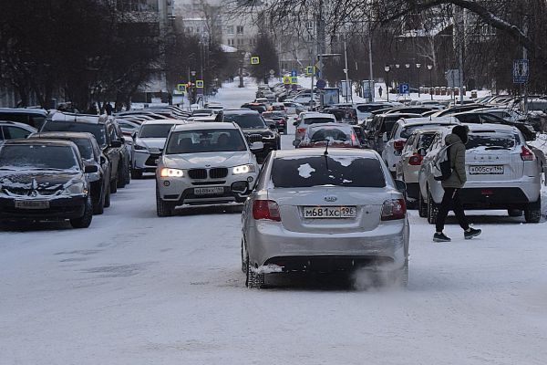 Екатеринбуржцам запретят парковаться на улице Генеральской