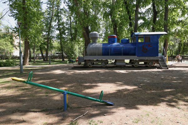 В Екатеринбурге начали вырубать деревья в парке Энгельса