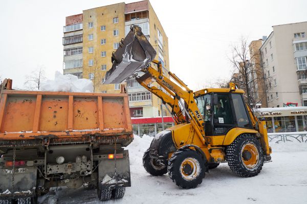 В Екатеринбурге технику для уборки снега подготовили на 98%