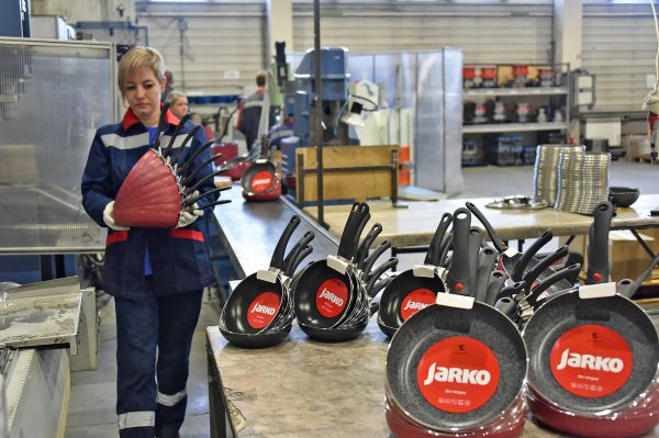 Импортные сковородки  и крышки заменили отечественными аналогами с Урала. Фото