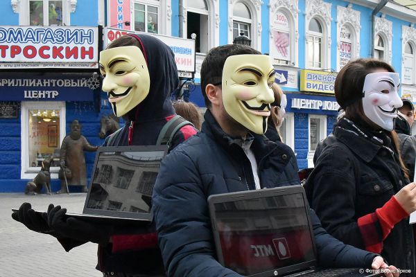 Как стая шакалов: аферисты стали объединятся в группы