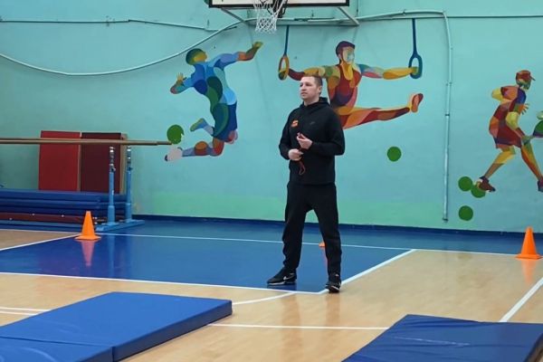 Директор свердловской школы о профессии учителя: «У нас персонажей сериала „Физрук“ нет»