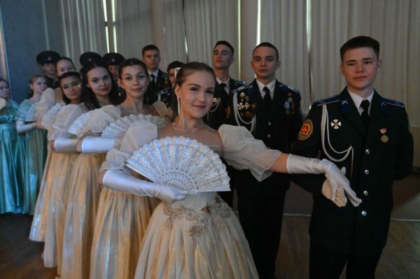 «Я пригласить хочу на танец Вас»: в Екатеринбурге прошел областной кадетский бал