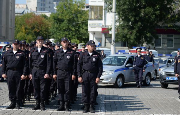 По главной площади с оркестром