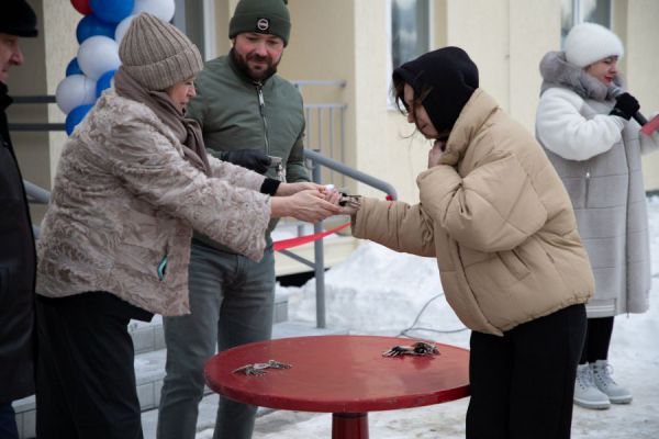 В Карпинске 65 детей-сирот получили ключи от новых квартир