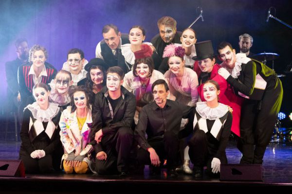 Вечер без масок. В Свердловской детской филармонии впервые отметили День артиста