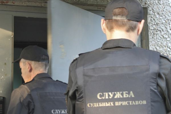 Женщина обругала матом судебного пристава и получила пять тысяч штрафа
