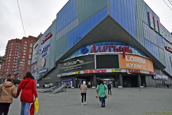 Сеть «Л’Этуаль» опровергла информацию о закрытии магазинов в России