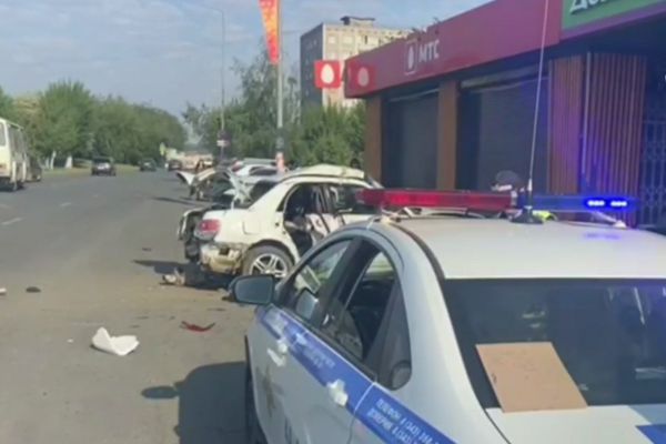 В Первоуральске пьяный водитель врезался в остановку общественного транспорта