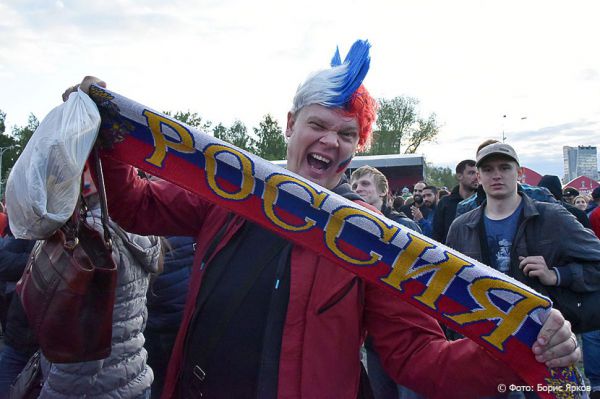 Свердловчан обязали делать паспорта болельщиков, если они хотят попасть на матчи премьер-лиги