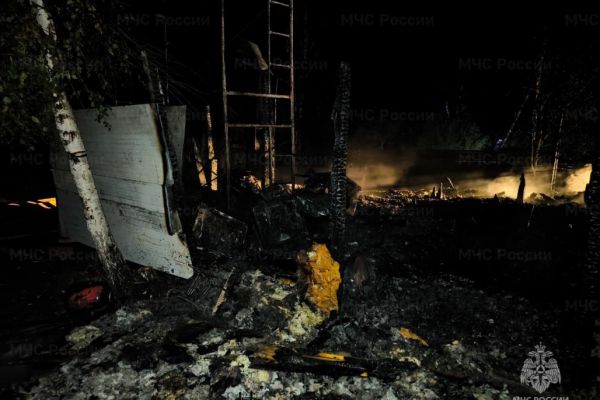 Три ребенка погибли при пожаре в дачном доме в Белоярском районе