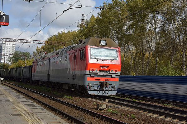 В капюшоне и с наушниками: в СК нарисовали типичный портрет погибающих на железнодорожных путях