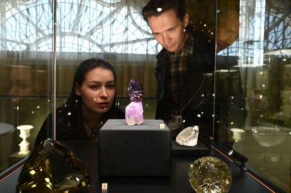 В столице Урала открылась отчетная выставка ювелиров «Время, вперед»